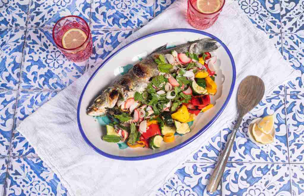 Sült branzino salátával recept